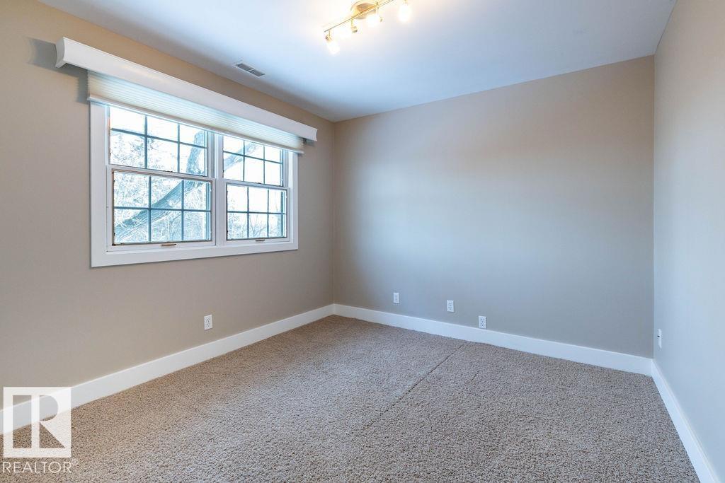 104 QUESNELL CR NW - 35