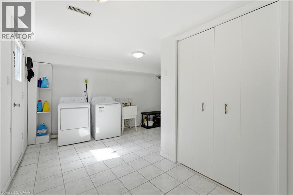 58 ONSLOW Court - Image 31