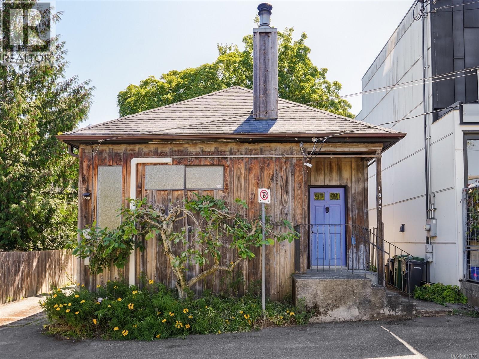 1607 Rebecca St - 33