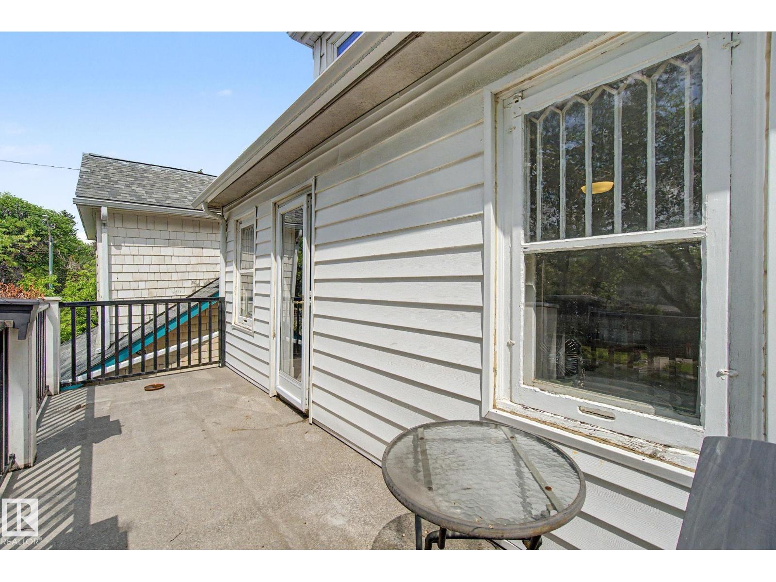 10647 125 ST NW - 23