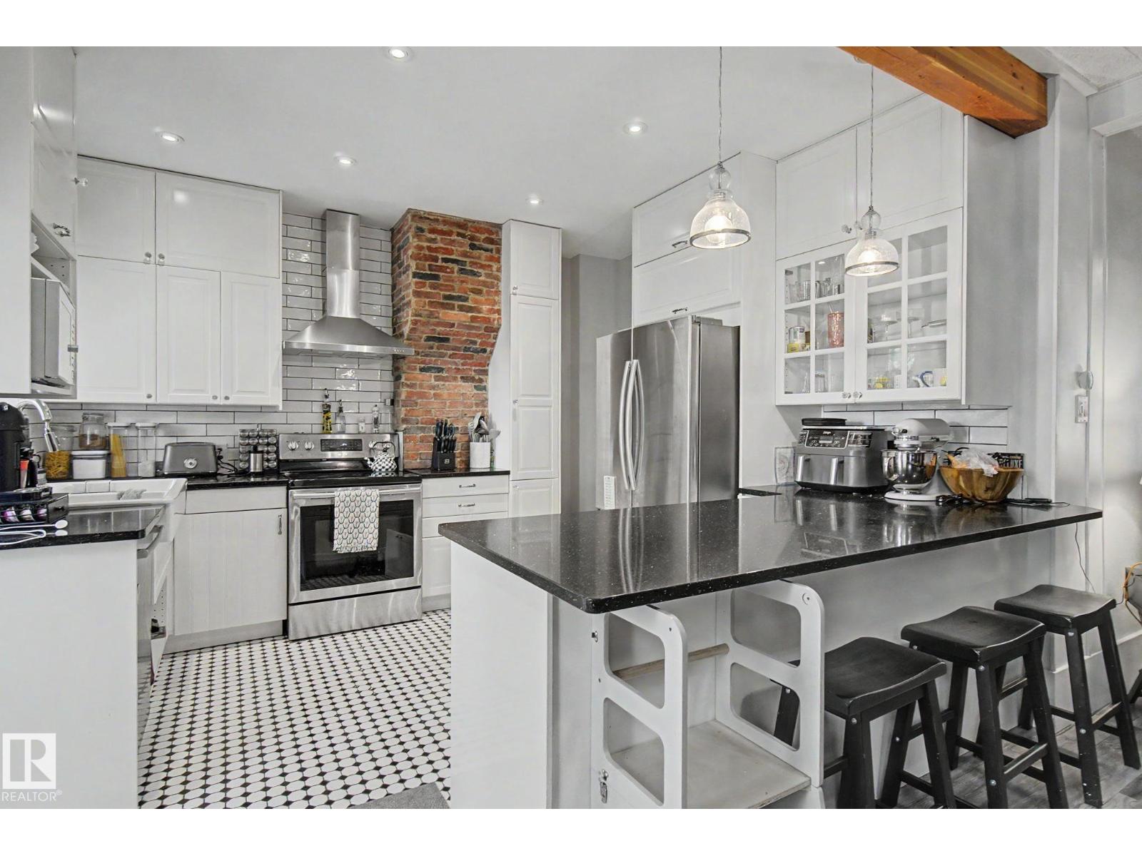 10647 125 ST NW - 14