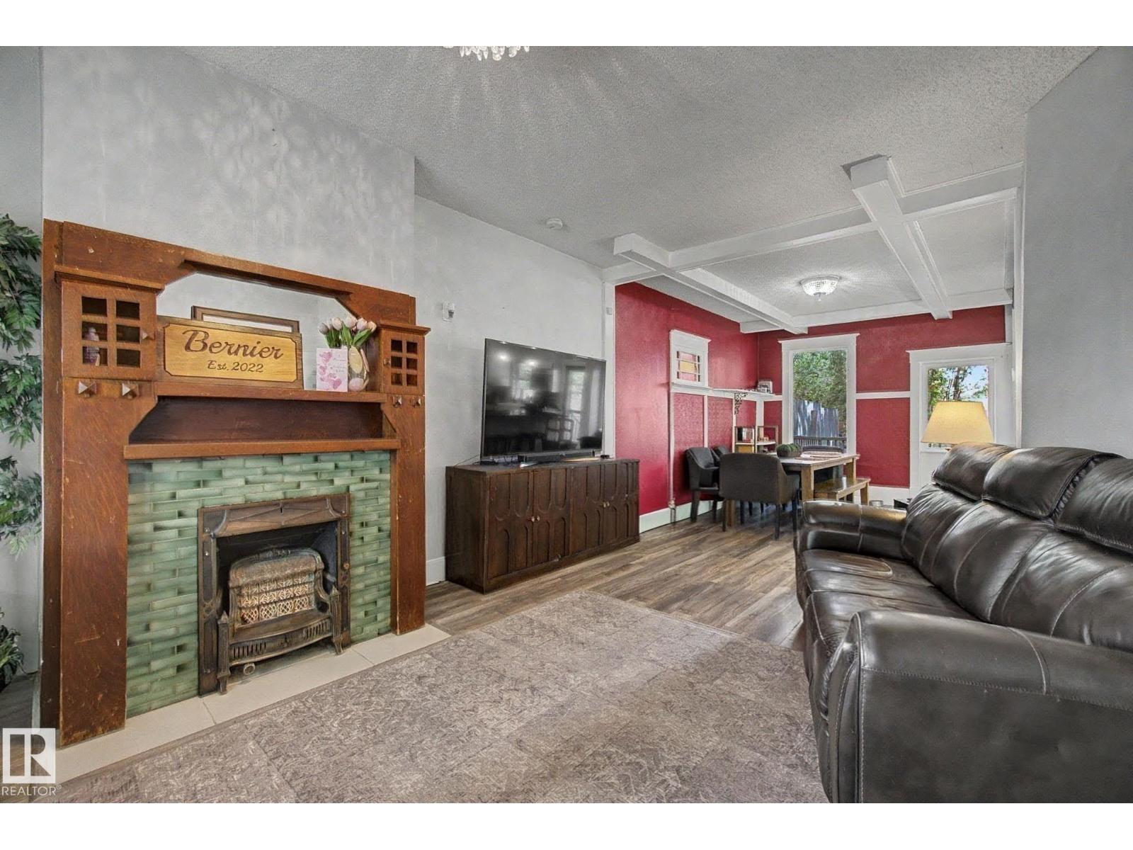 10647 125 ST NW - 8