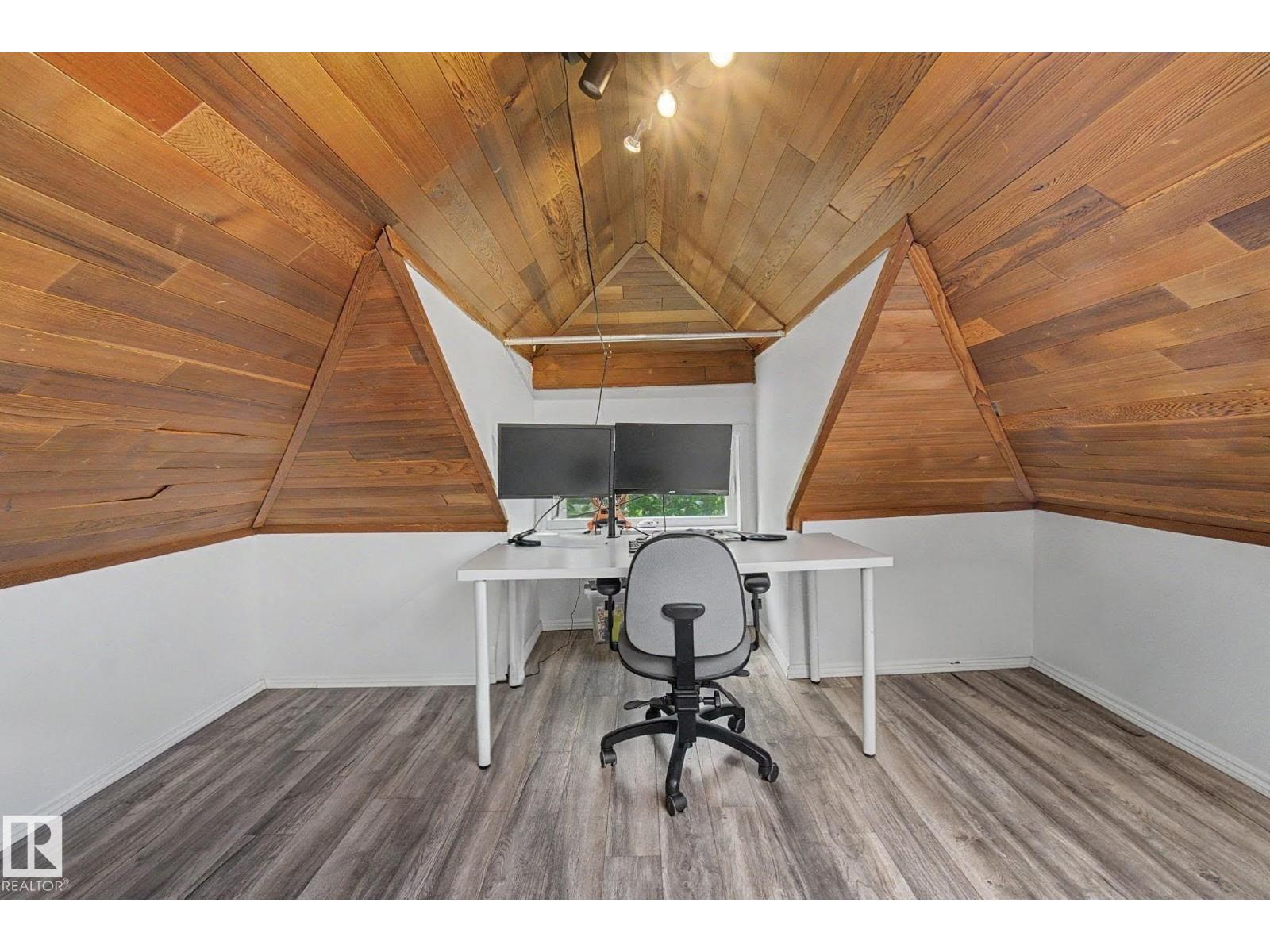 10647 125 ST NW - 31