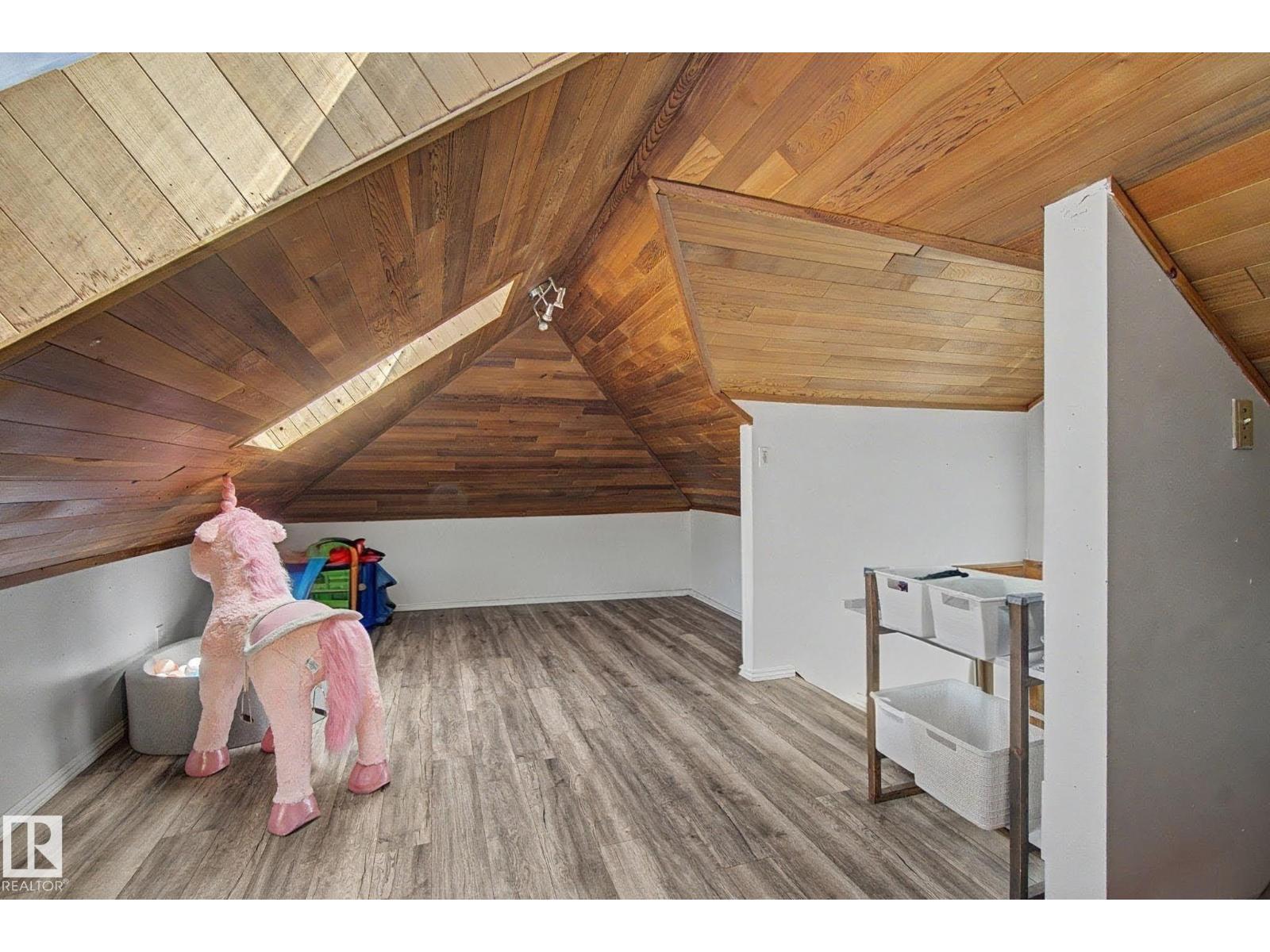 10647 125 ST NW - 33