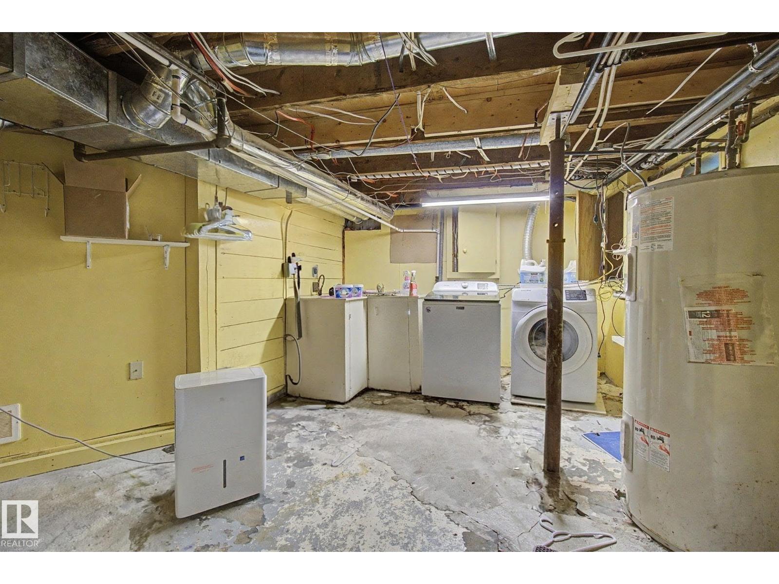 10647 125 ST NW - 35