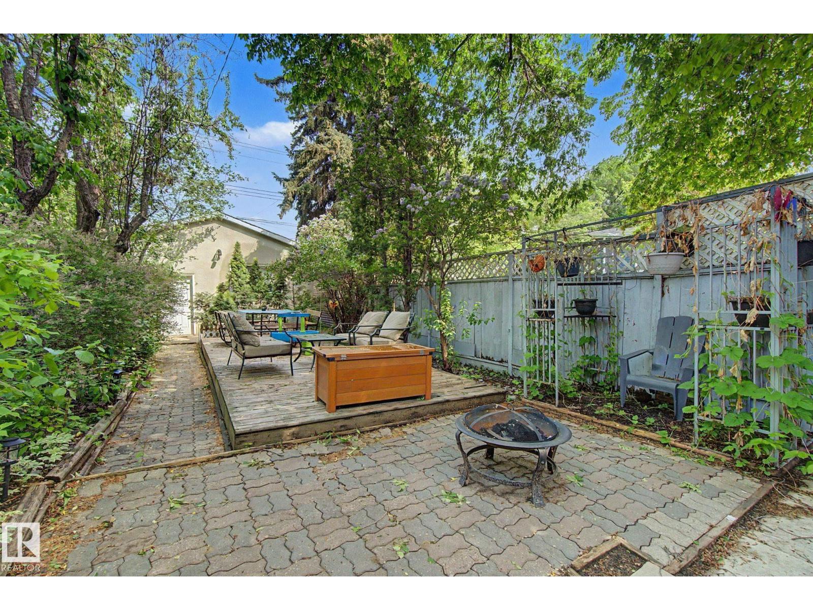 10647 125 ST NW - 44