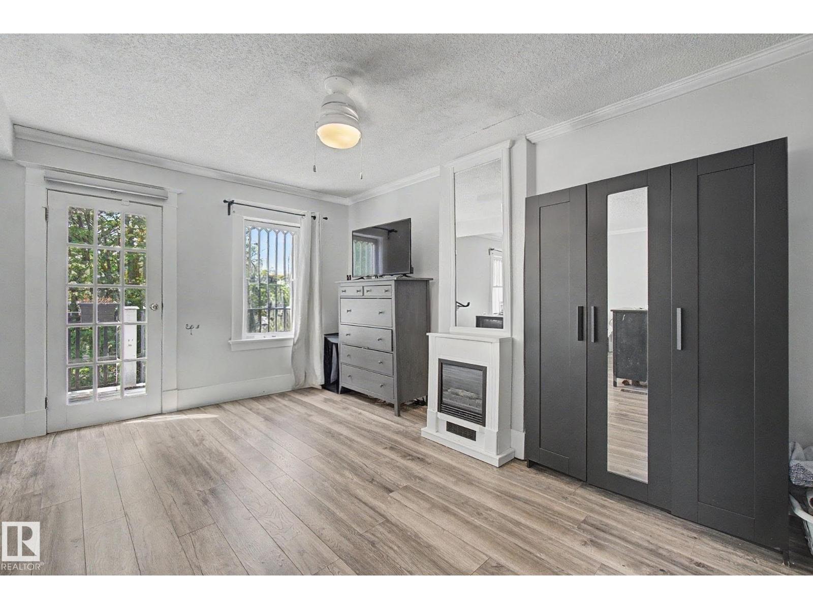 10647 125 ST NW - 18