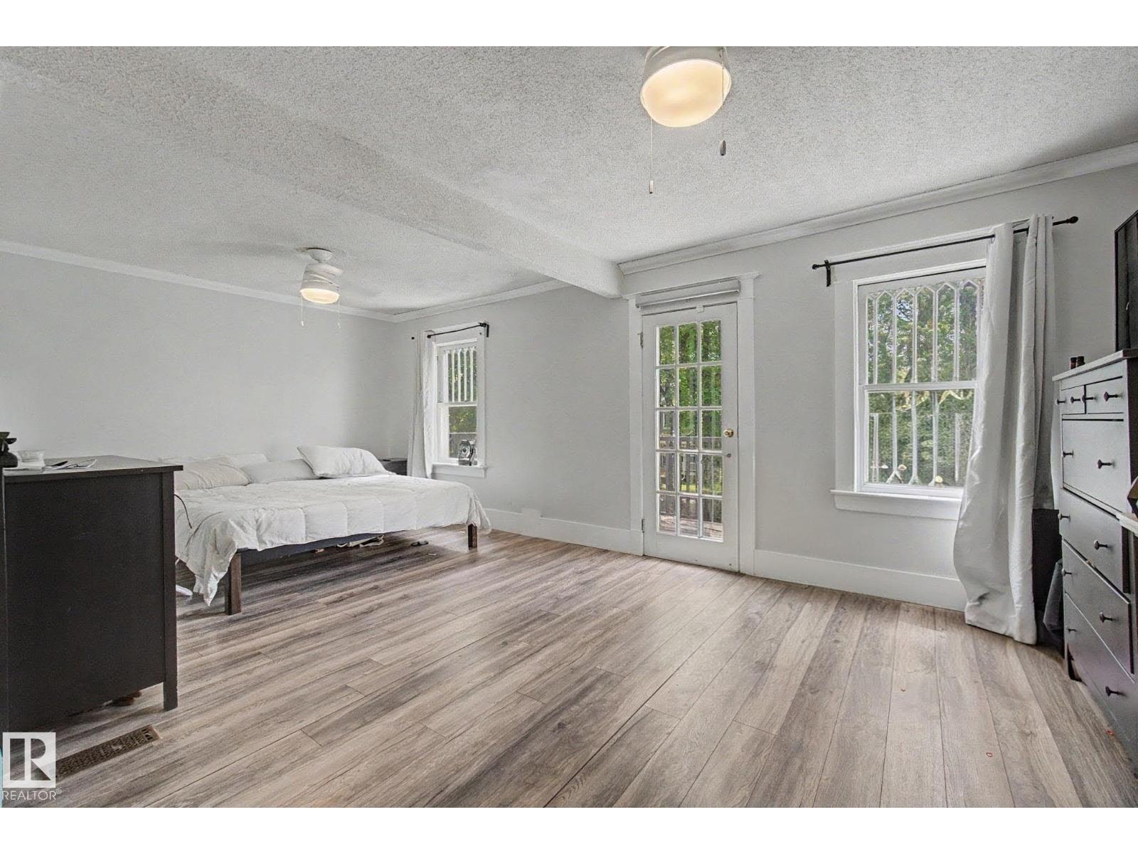 10647 125 ST NW - 19