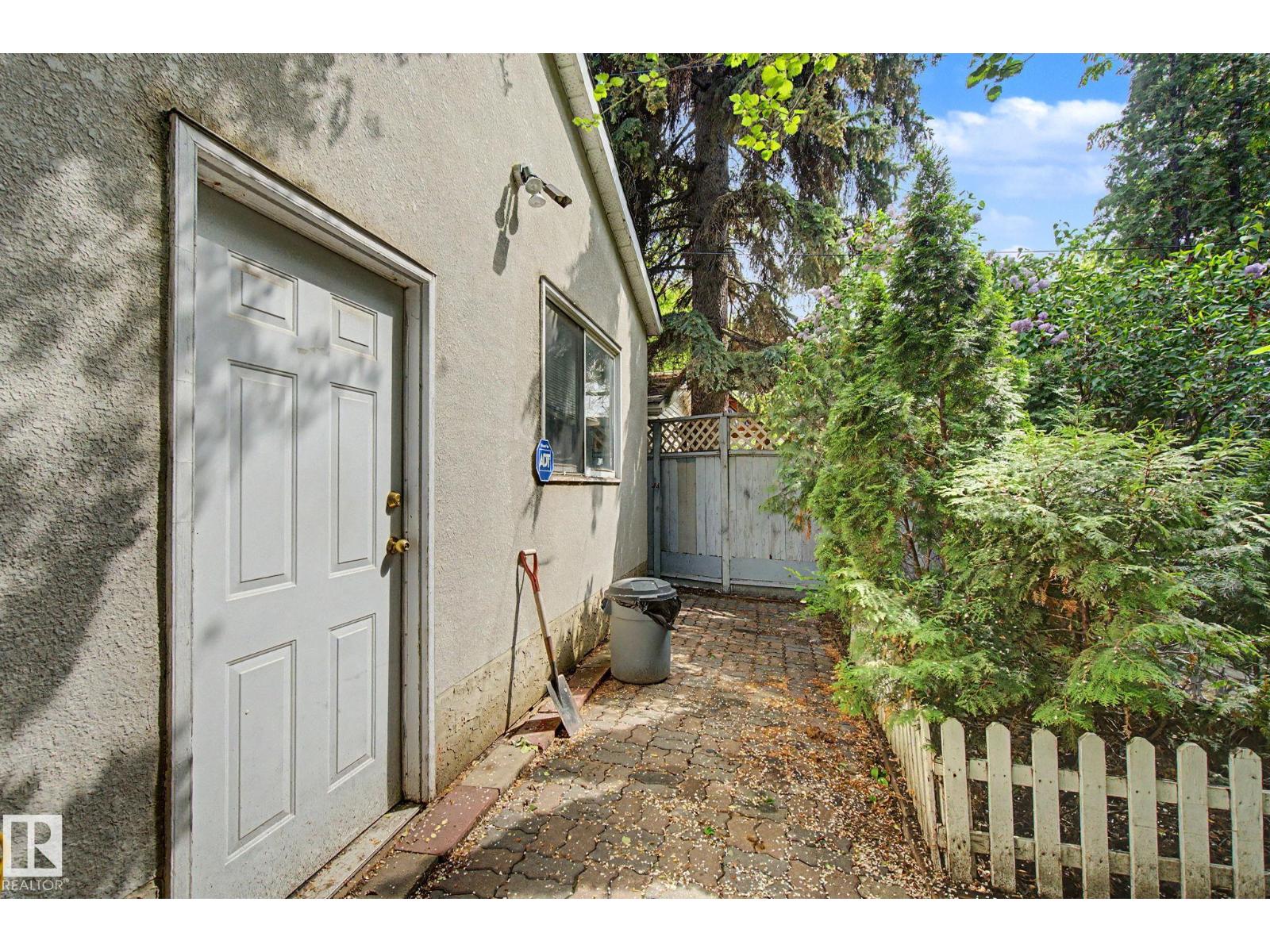 10647 125 ST NW - 47