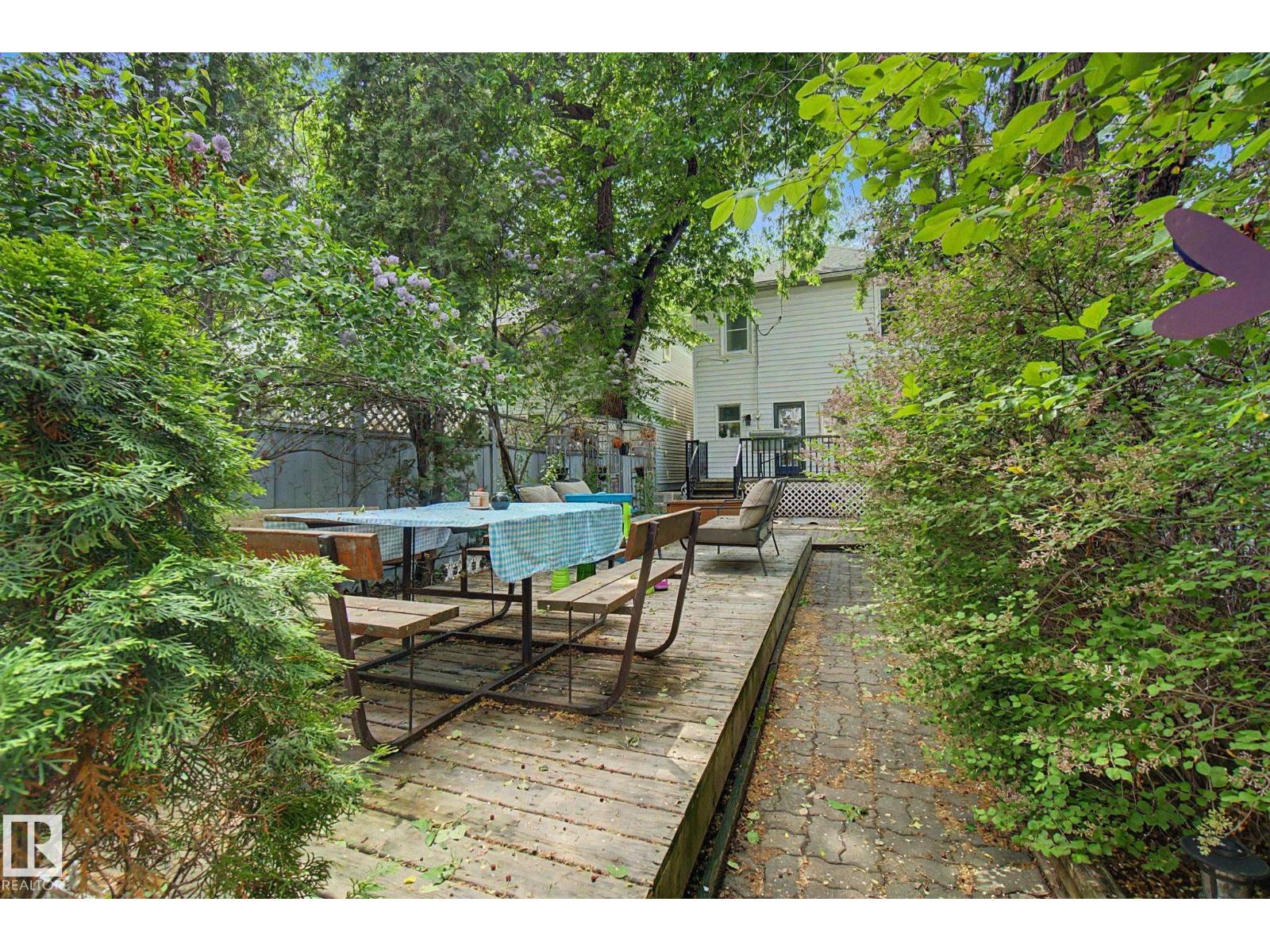 10647 125 ST NW - 48