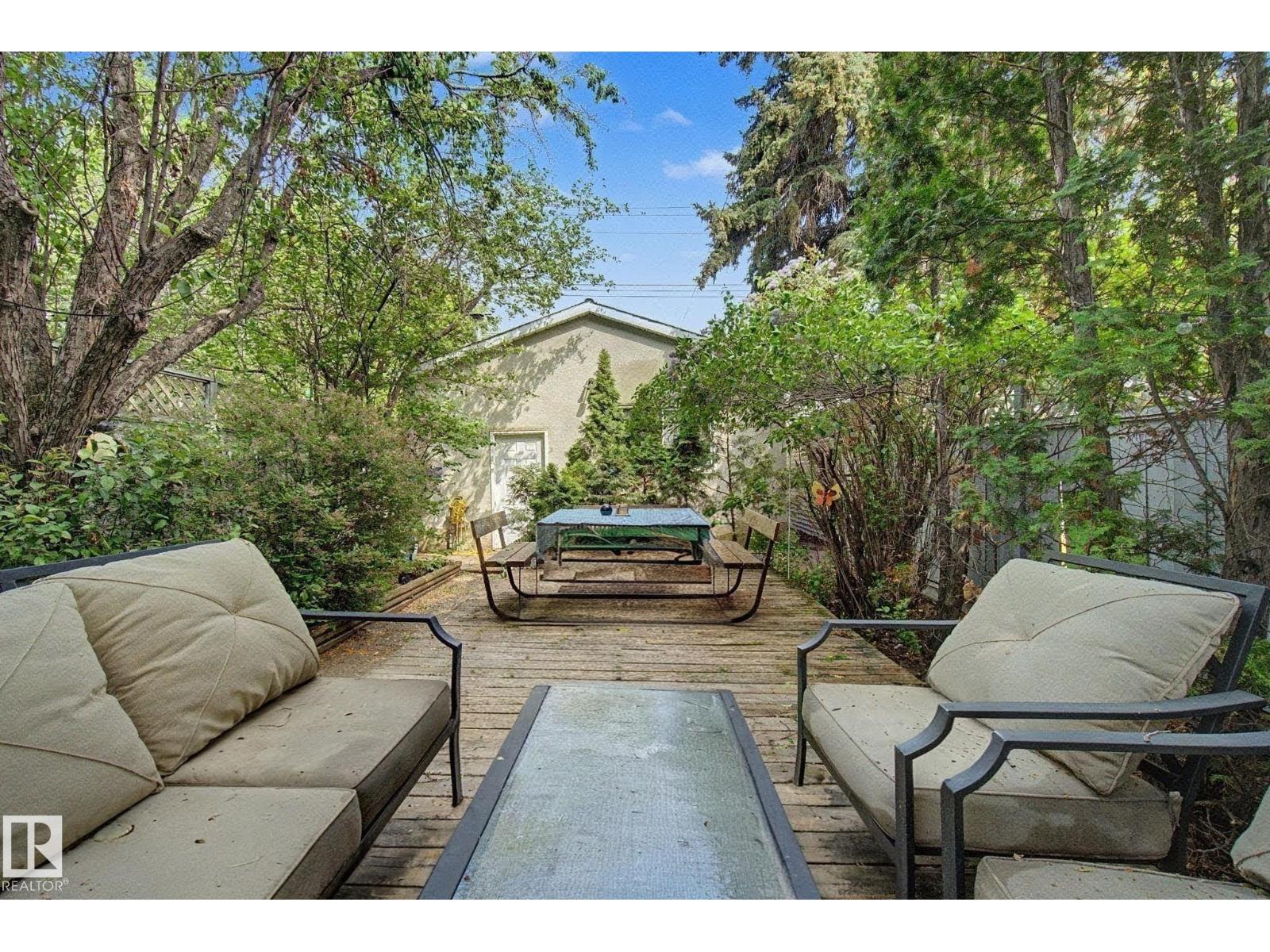 10647 125 ST NW - 46