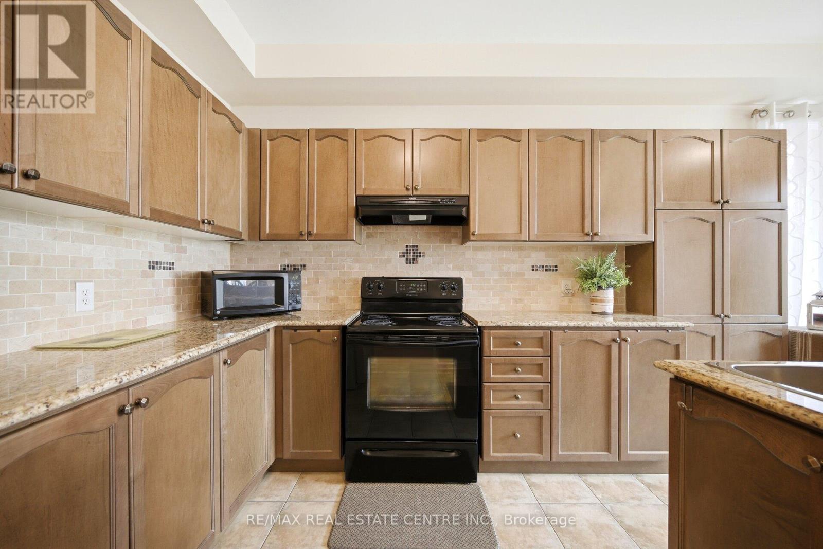 16 GAMSON CRESCENT - 10