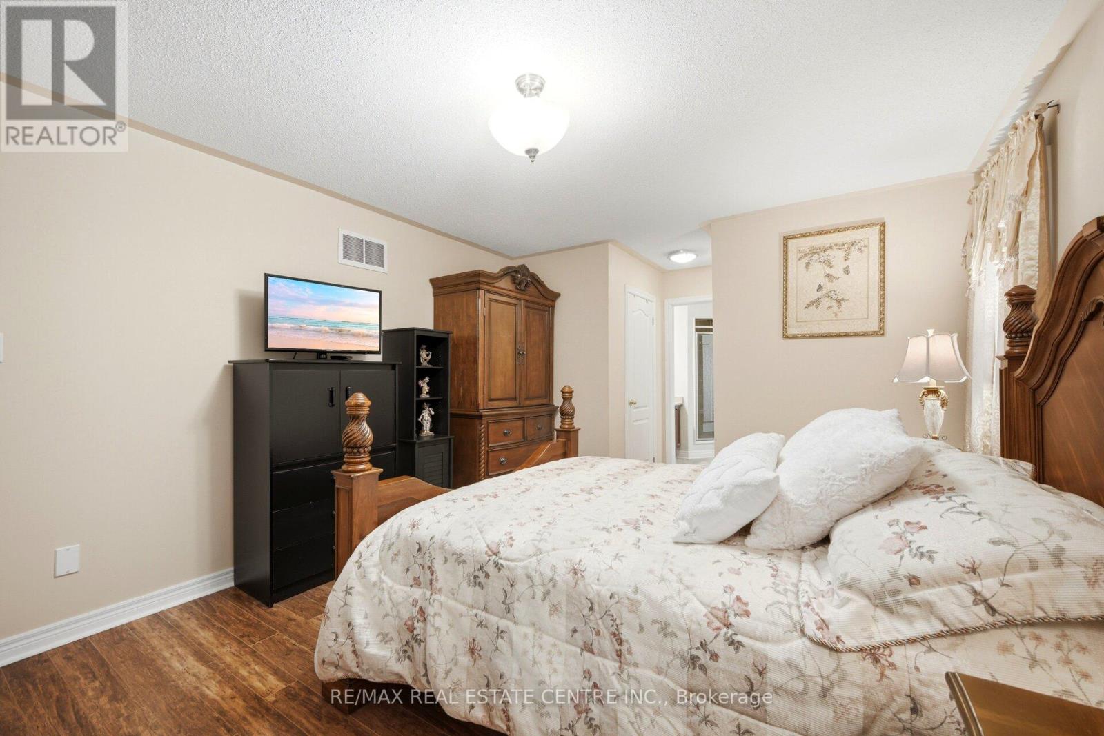 16 GAMSON CRESCENT - 23