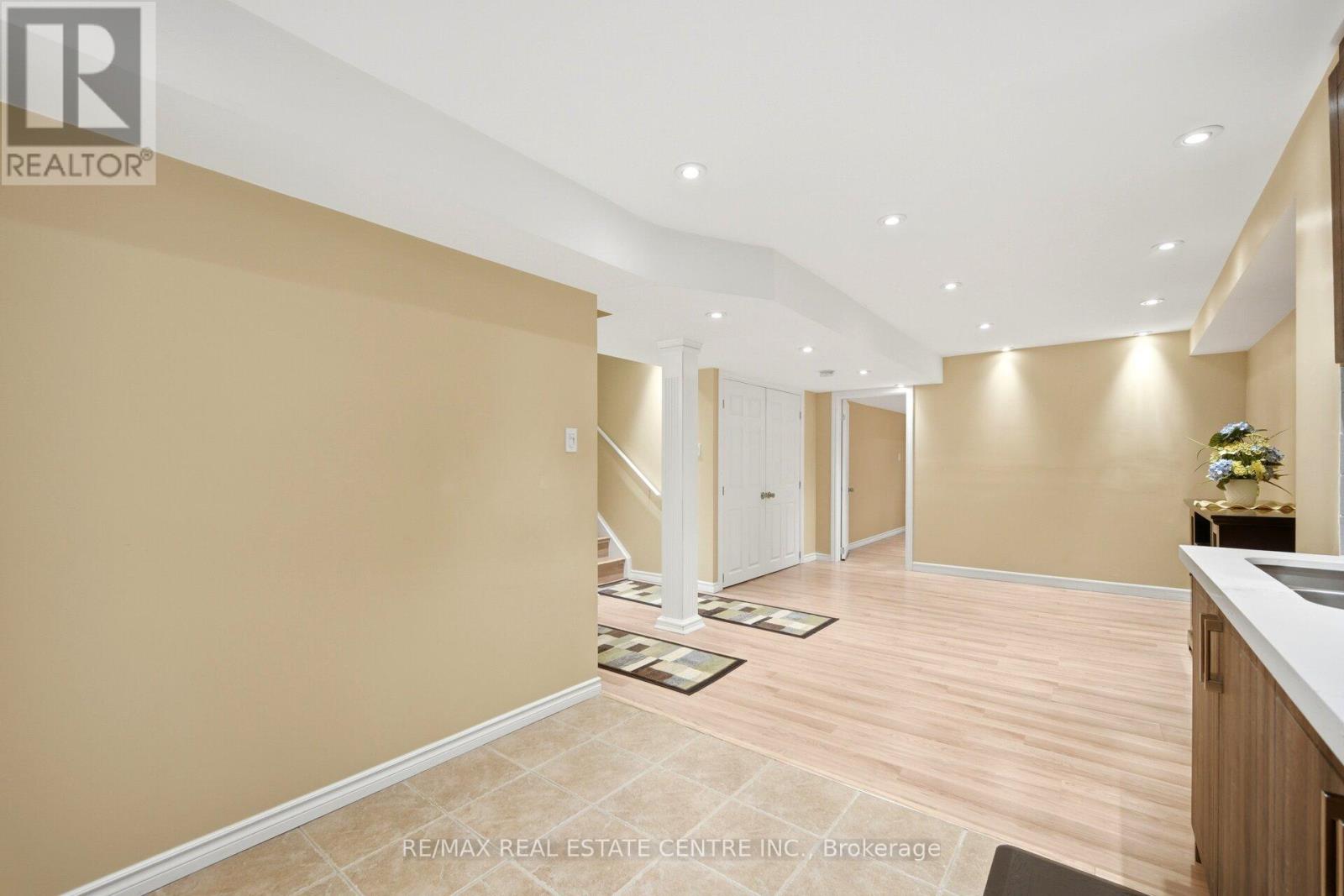 16 GAMSON CRESCENT - 37