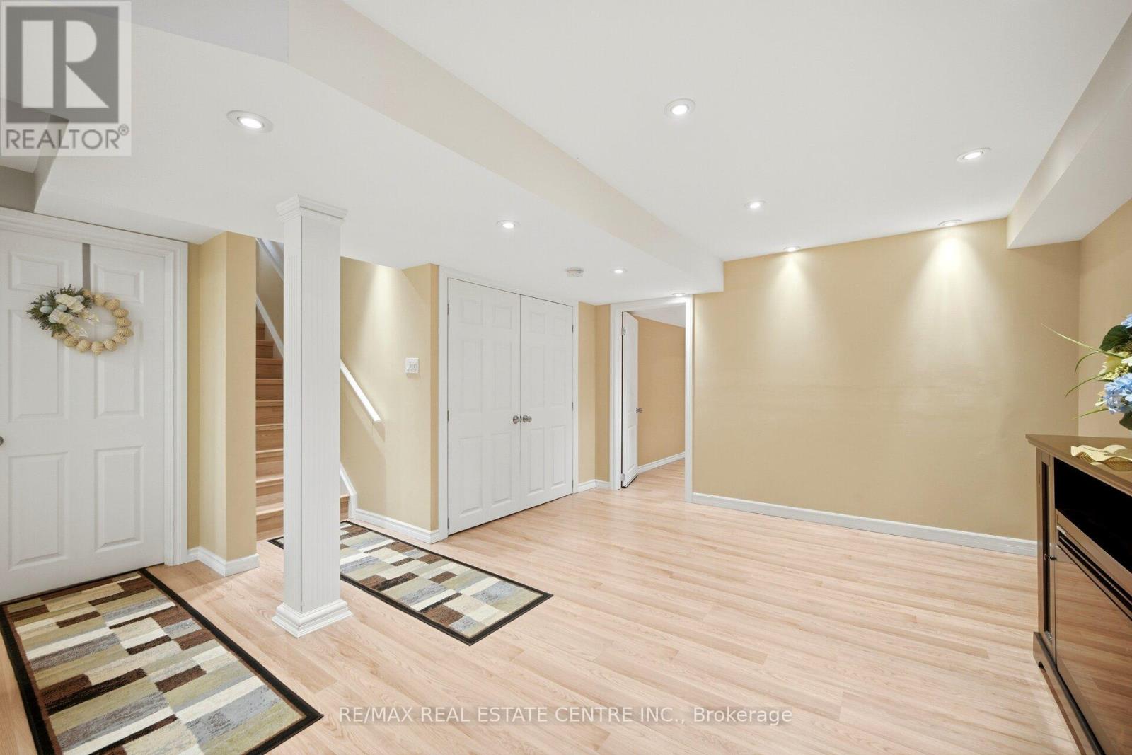 16 GAMSON CRESCENT - 40