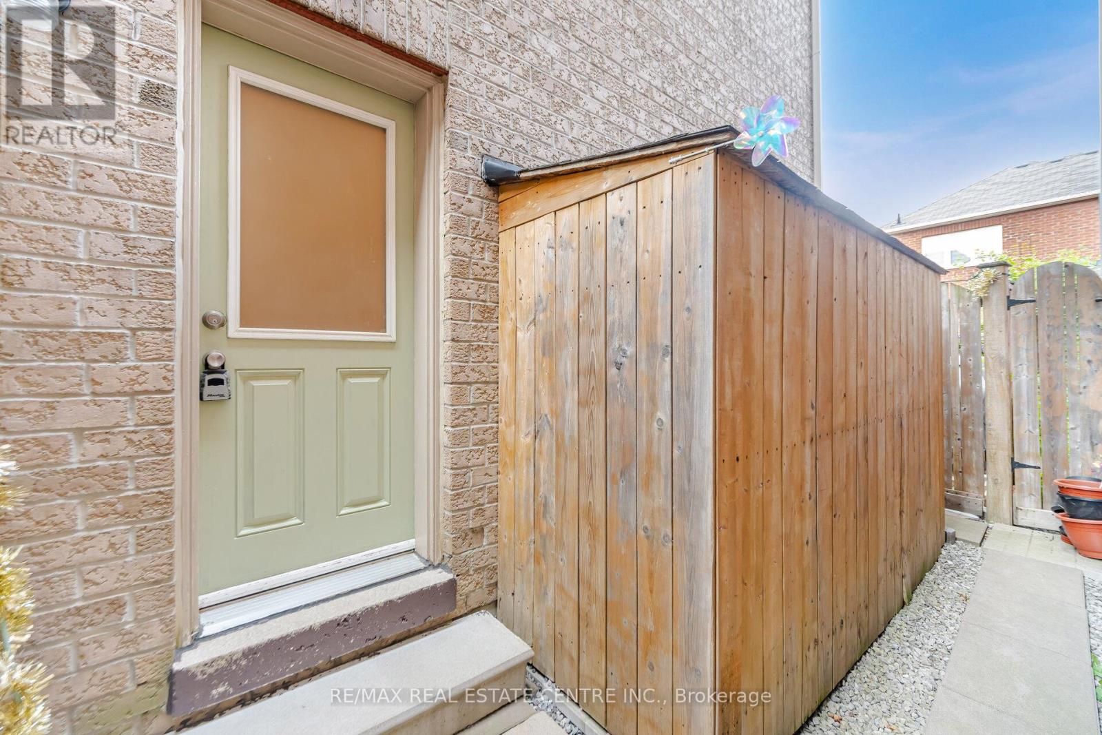 16 GAMSON CRESCENT - 50