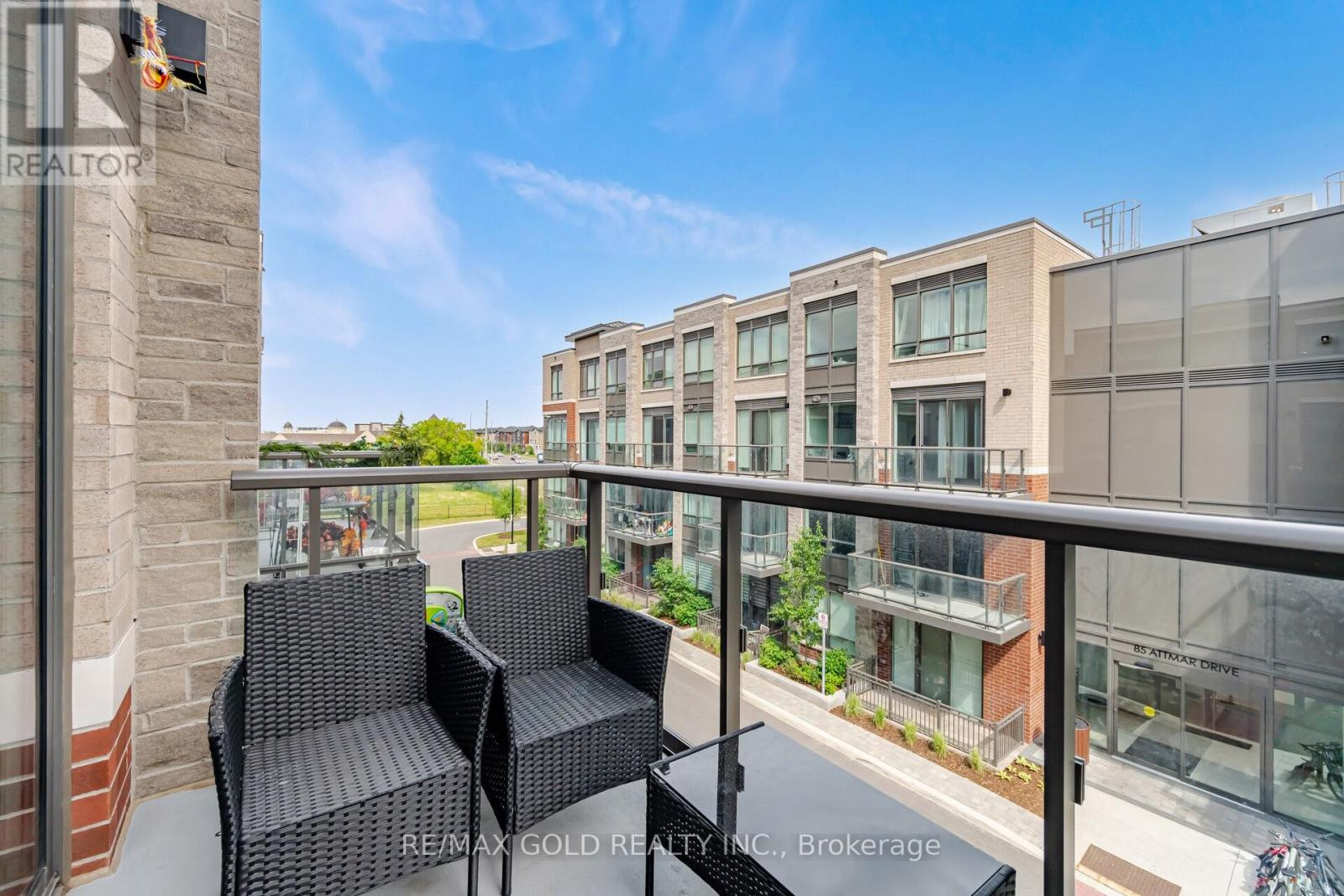 #346 75 ATTMAR DRIVE - 18