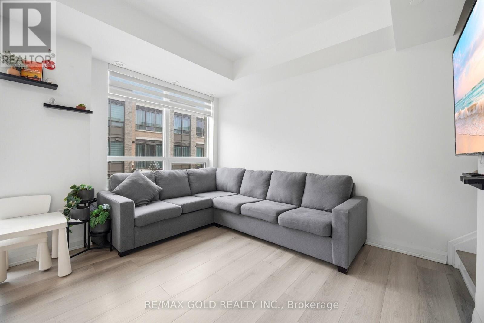 #346 75 ATTMAR DRIVE - 4