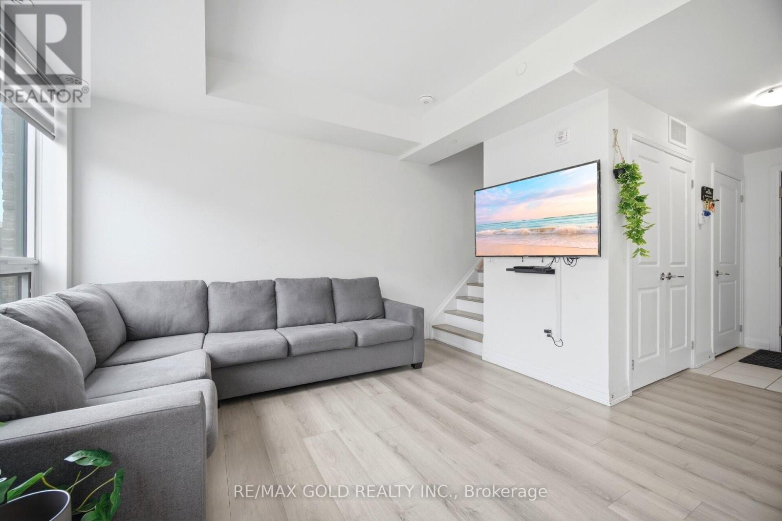 #346 75 ATTMAR DRIVE - 5