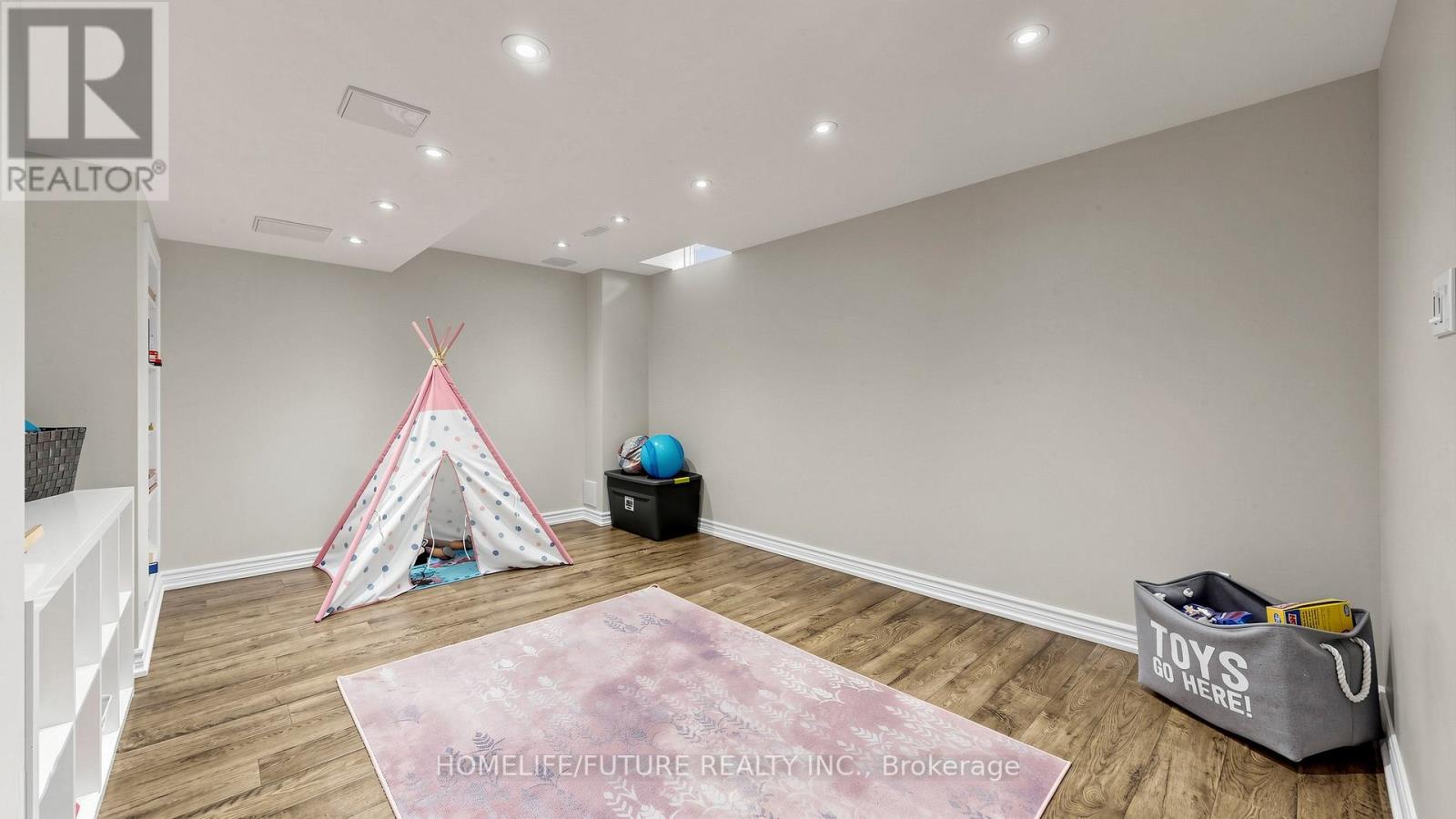 2440 HOLLYBROOK DRIVE - 37