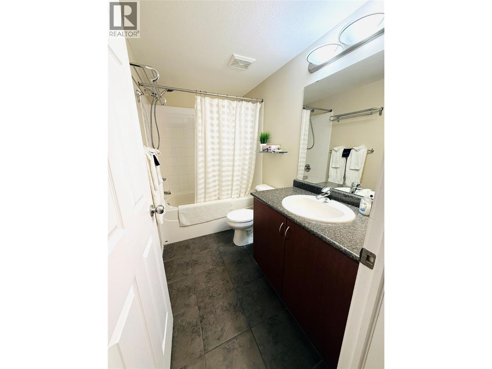 #2212 205 Third Avenue - 26