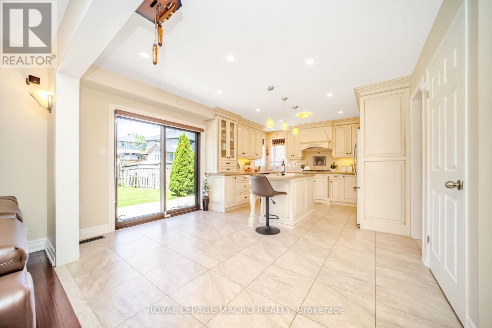 19 SONATA AVENUE - 7