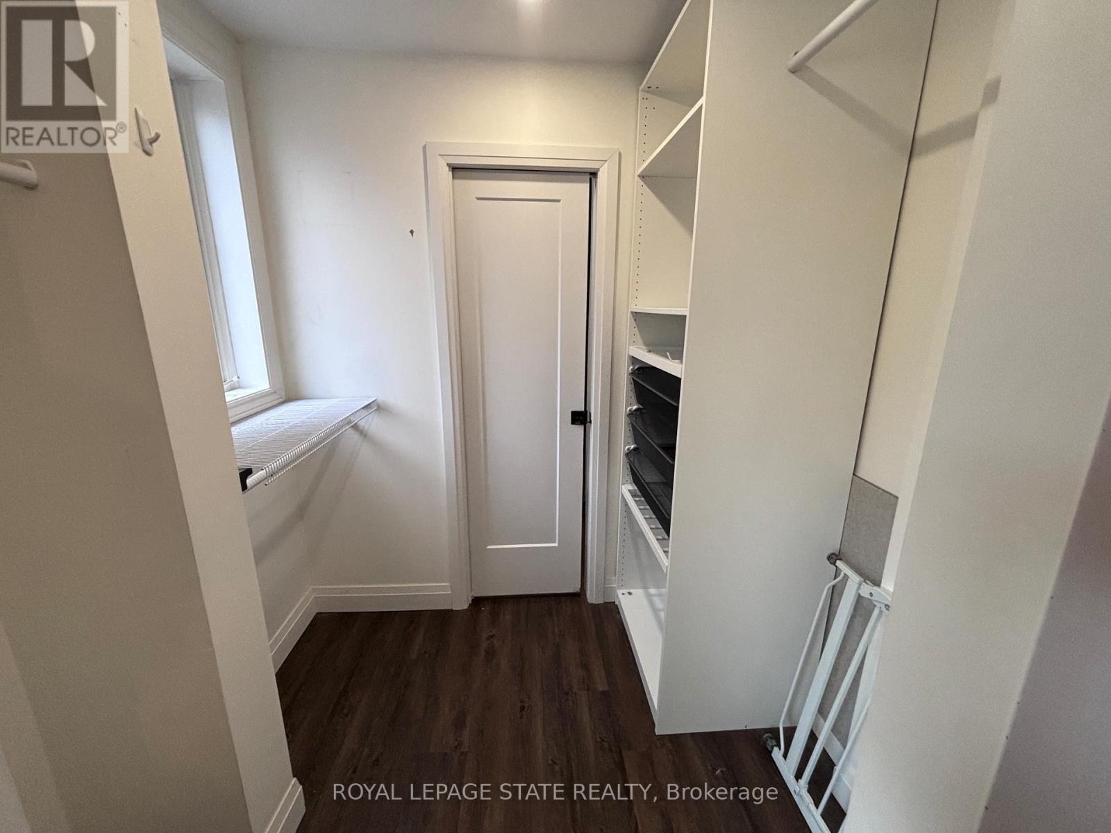122 QUEENSDALE AVENUE E - 10