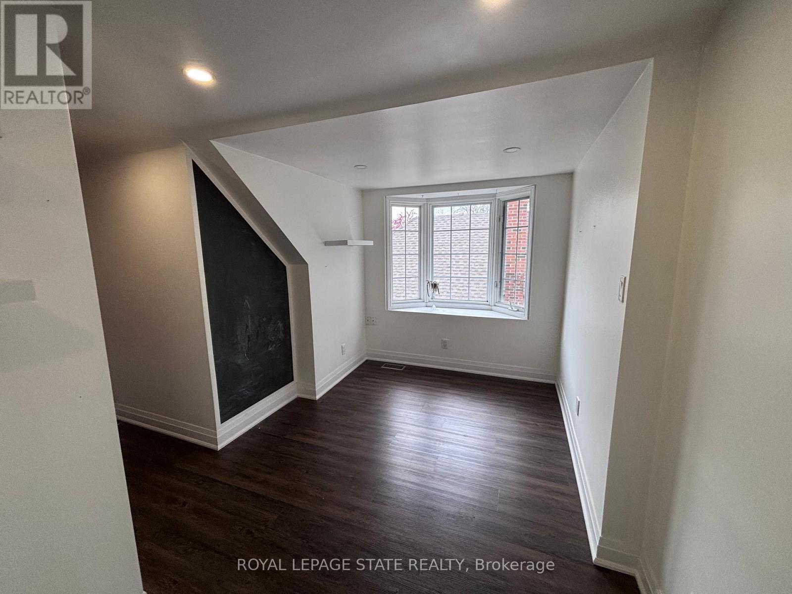 122 QUEENSDALE AVENUE E - 12