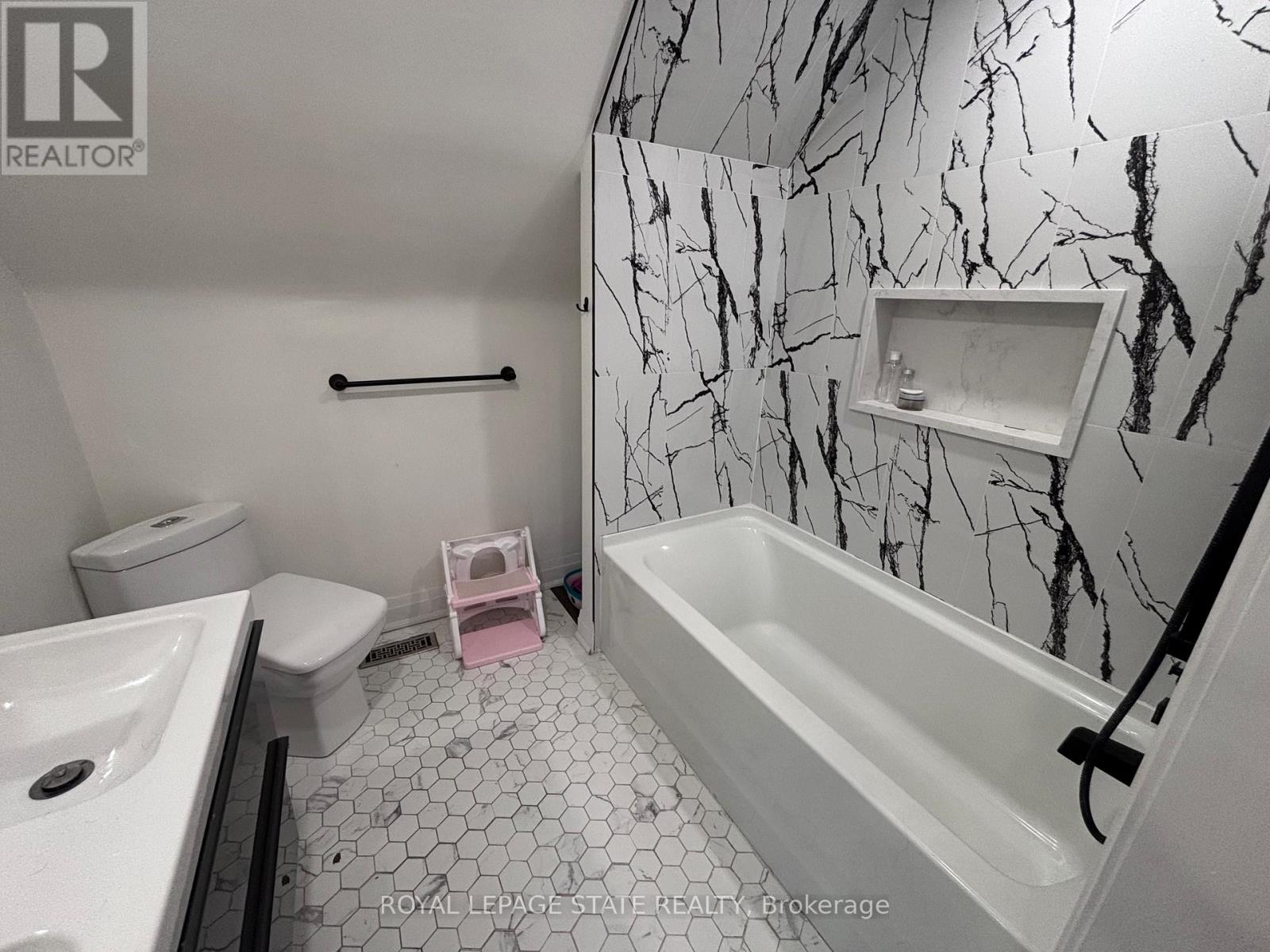 122 QUEENSDALE AVENUE E - 13