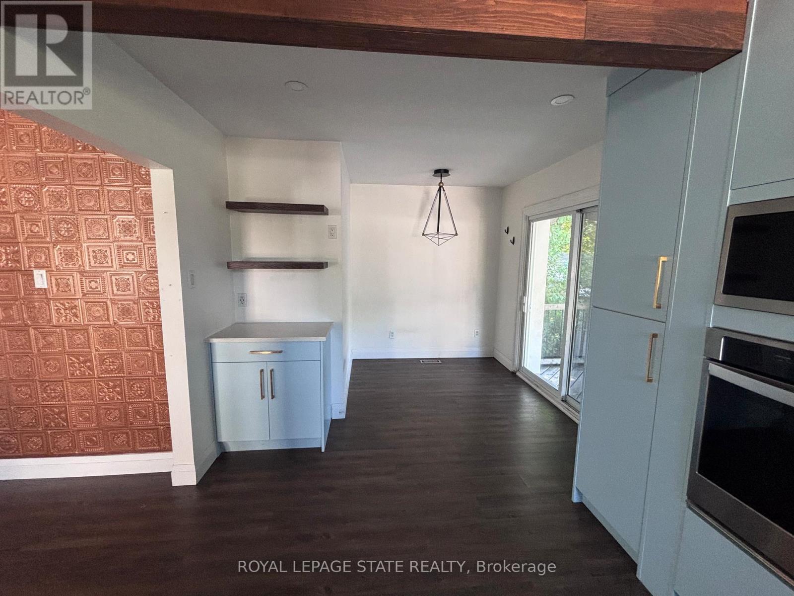 122 QUEENSDALE AVENUE E - 20