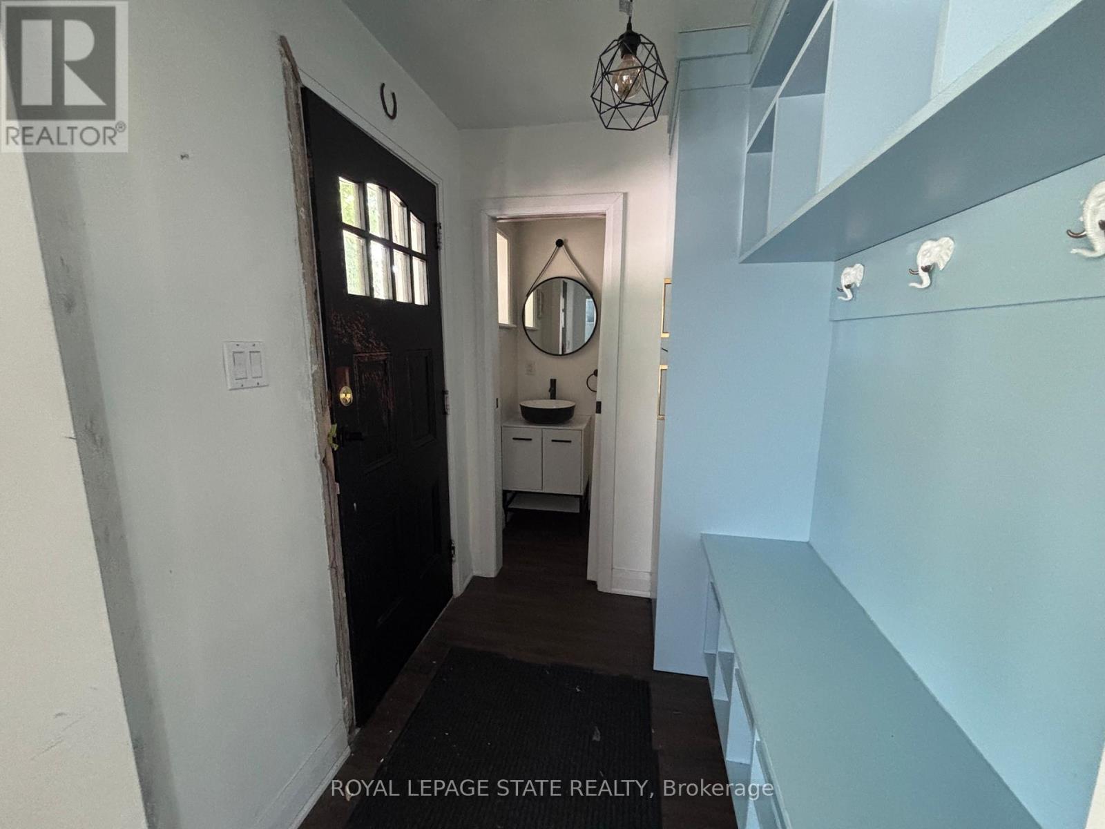 122 QUEENSDALE AVENUE E - 21