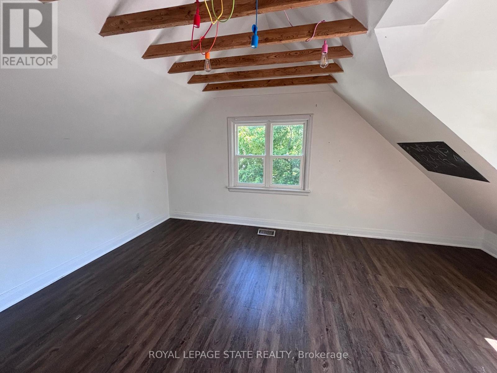 122 QUEENSDALE AVENUE E - 23