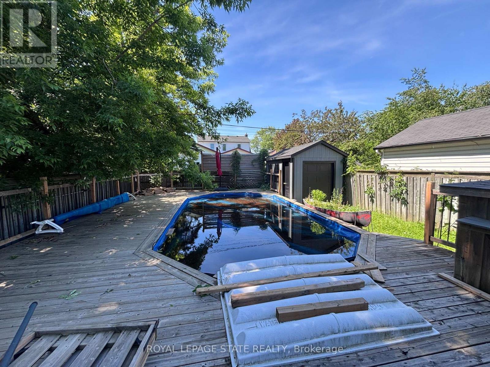 122 QUEENSDALE AVENUE E - 24