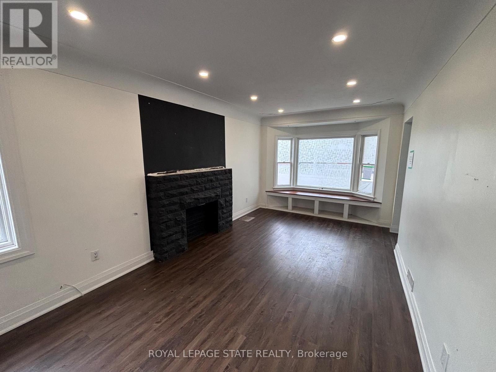 122 QUEENSDALE AVENUE E - 5