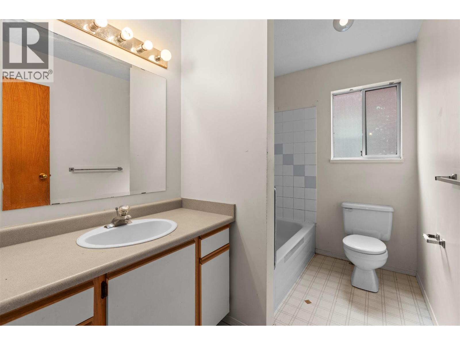 2820 Burns Avenue - 21