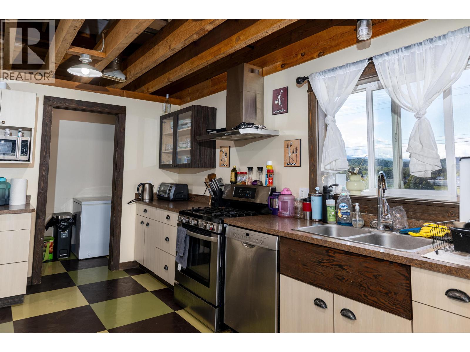 4552 LAKELSE Avenue, Terrace