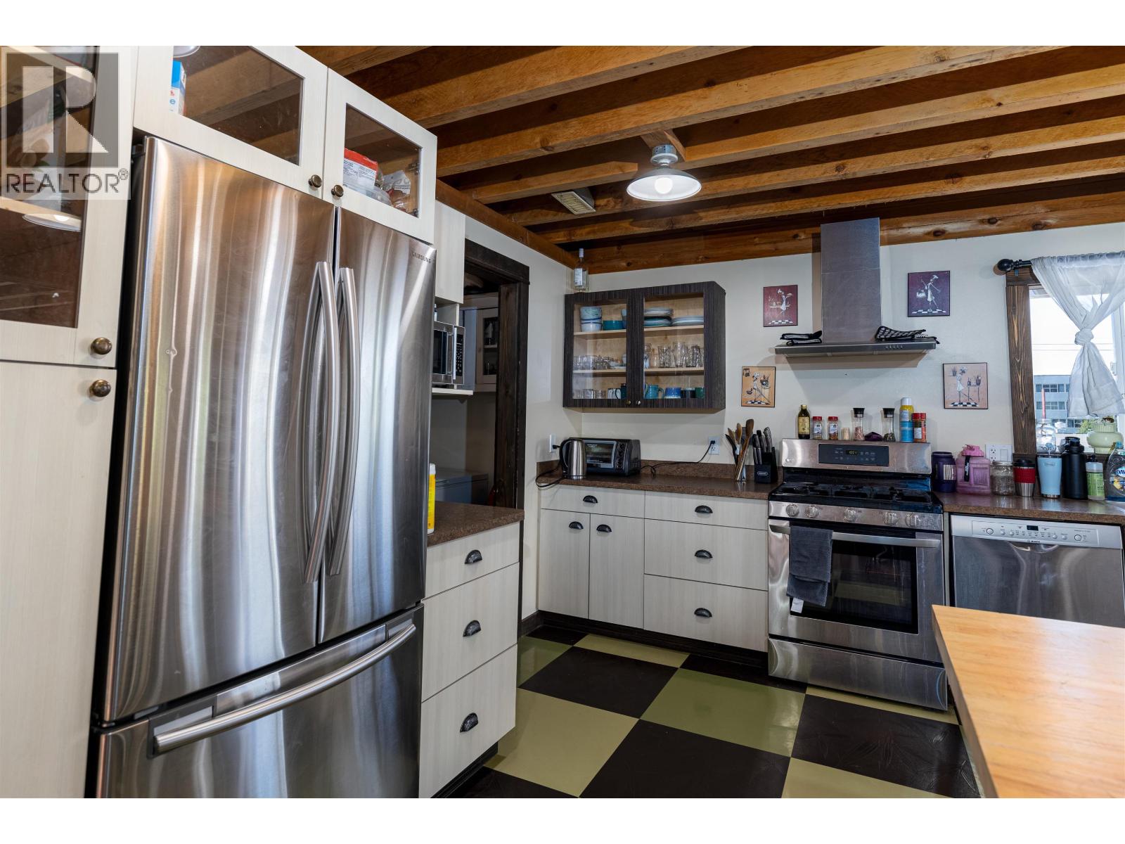 4552 LAKELSE Avenue, Terrace
