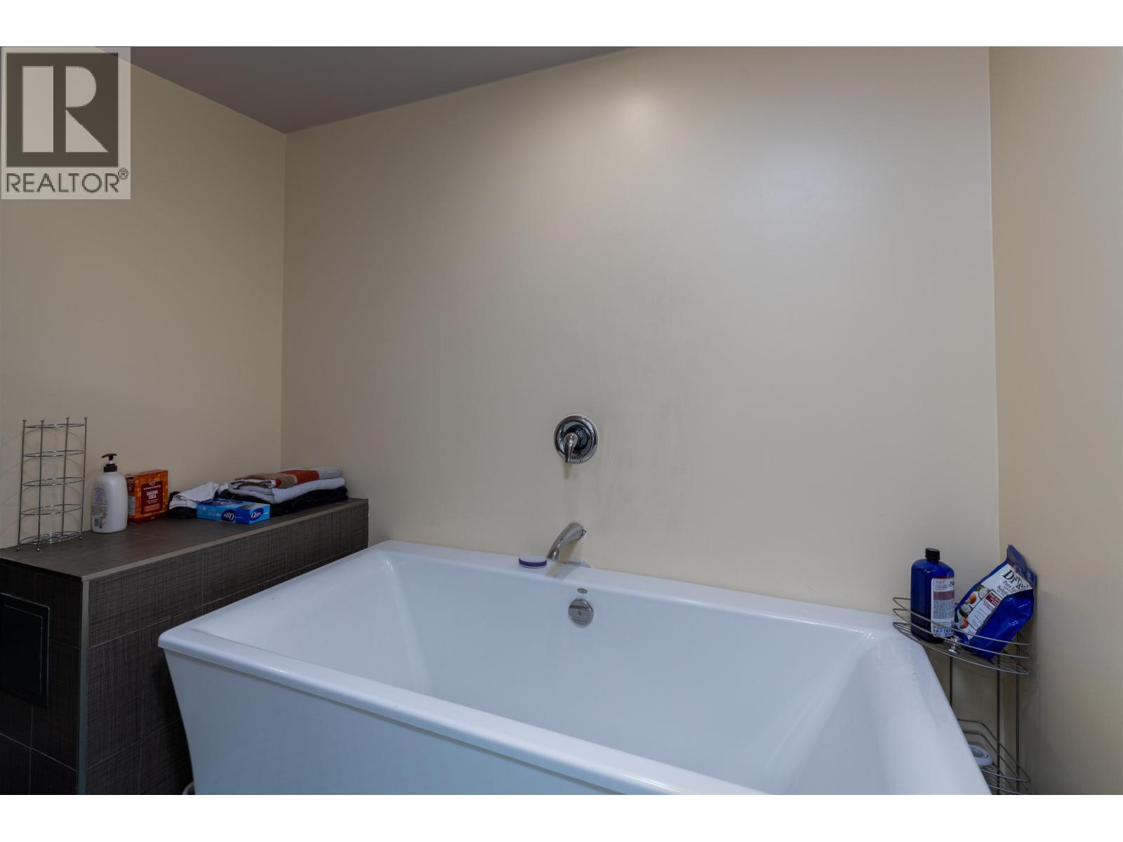 4552 LAKELSE Avenue, Terrace
