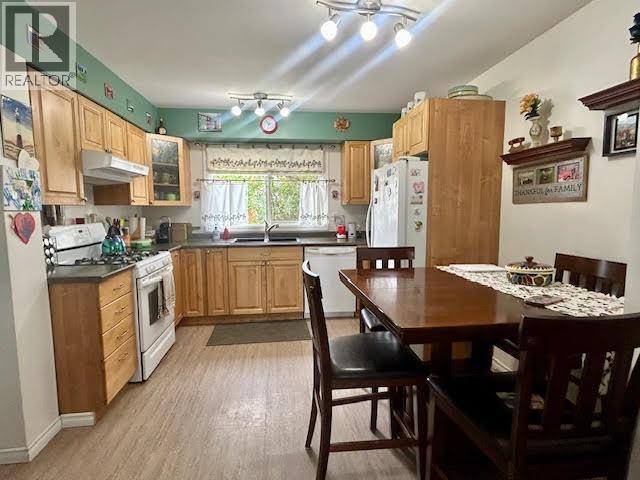 #7 5320 MOUNTAINVIEW DRIVE - 4