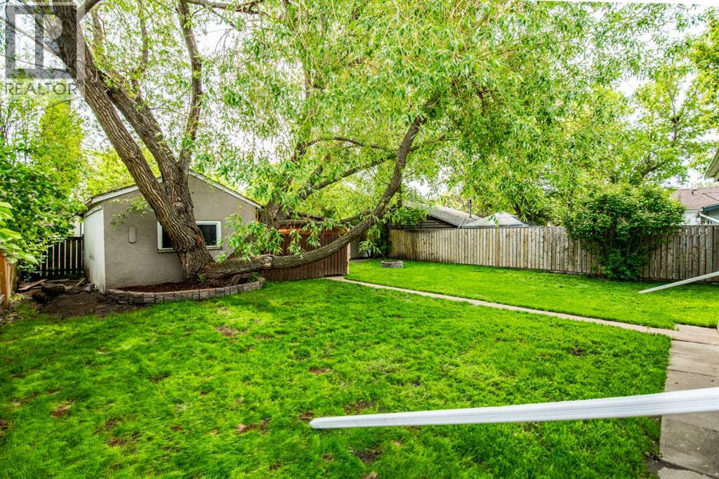 5333 42A Avenue — photo 40