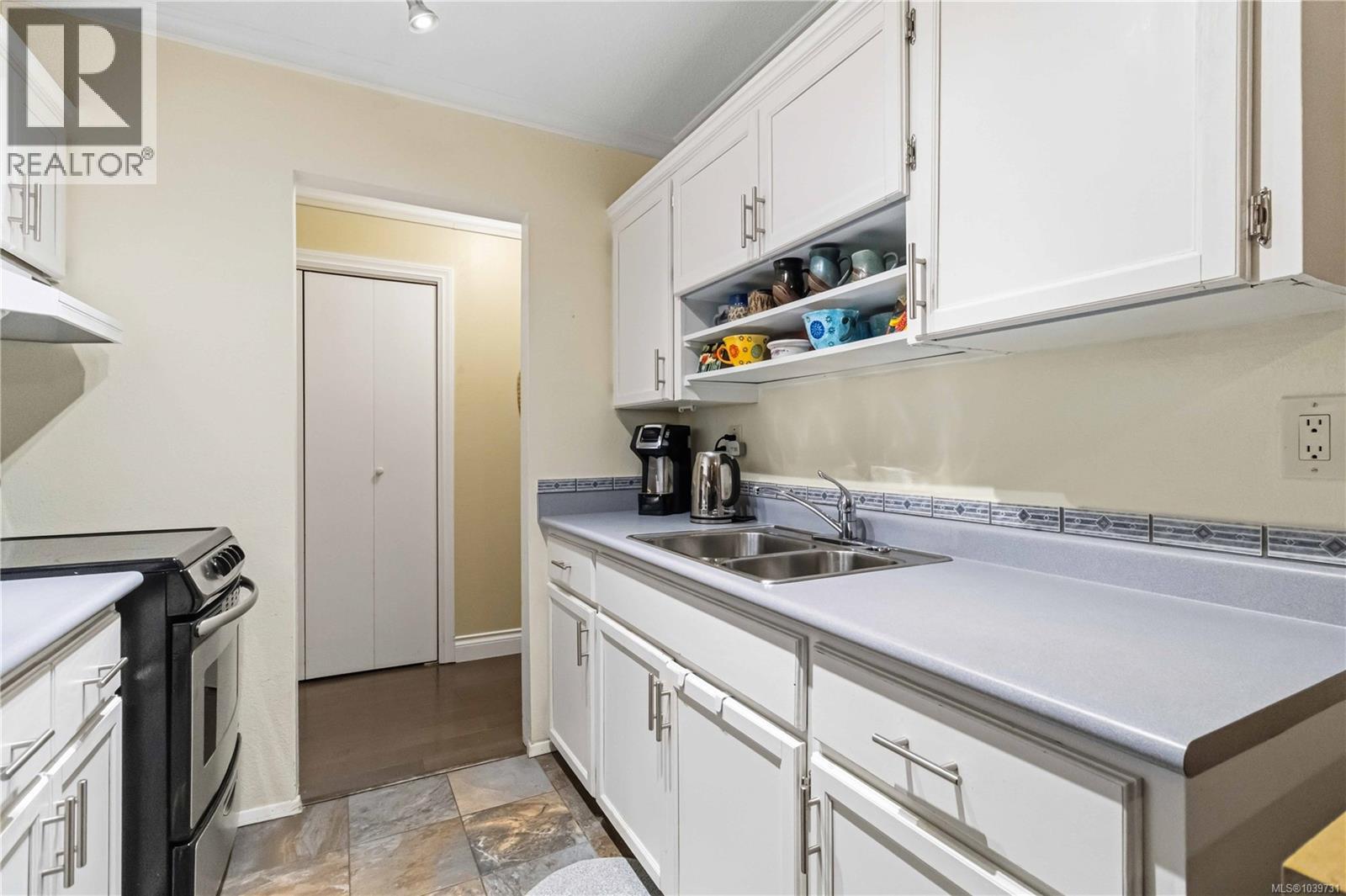 #307 118 Croft St - 10