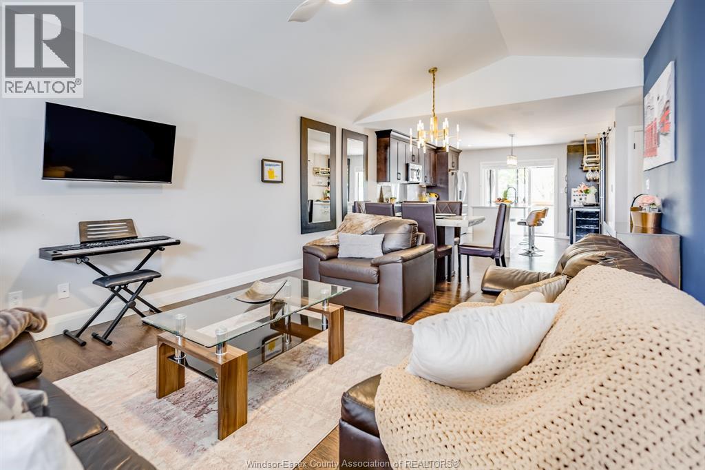 257 ROBINSON AVENUE - 10