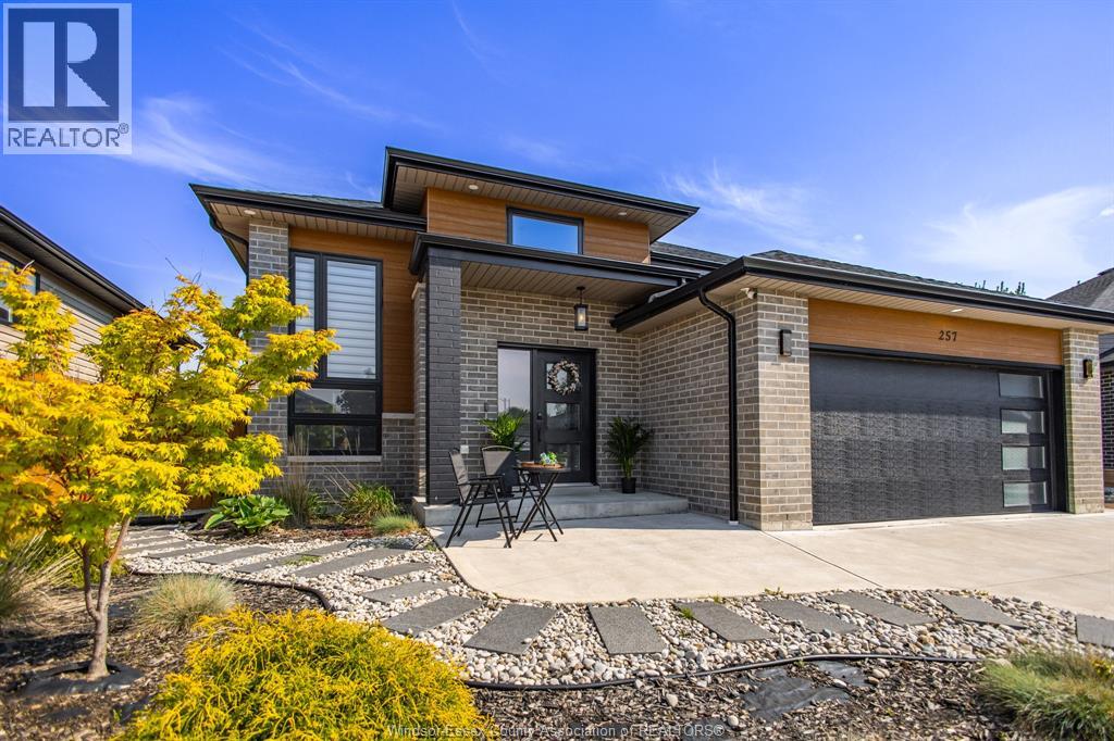 257 ROBINSON AVENUE - 2