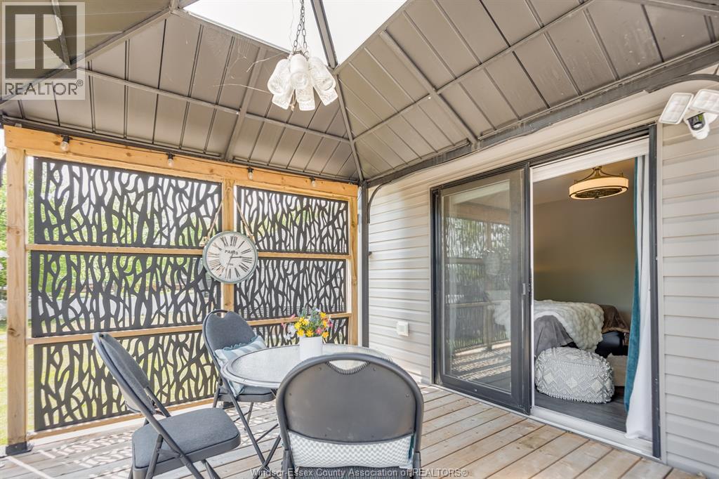 257 ROBINSON AVENUE - 25