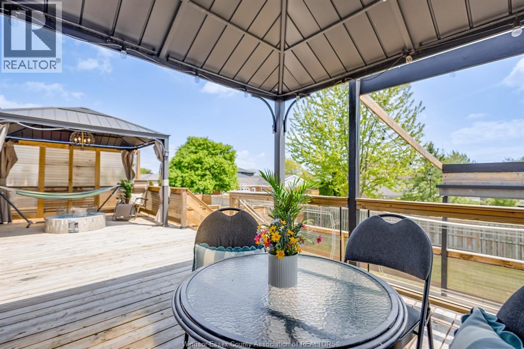 257 ROBINSON AVENUE - 26