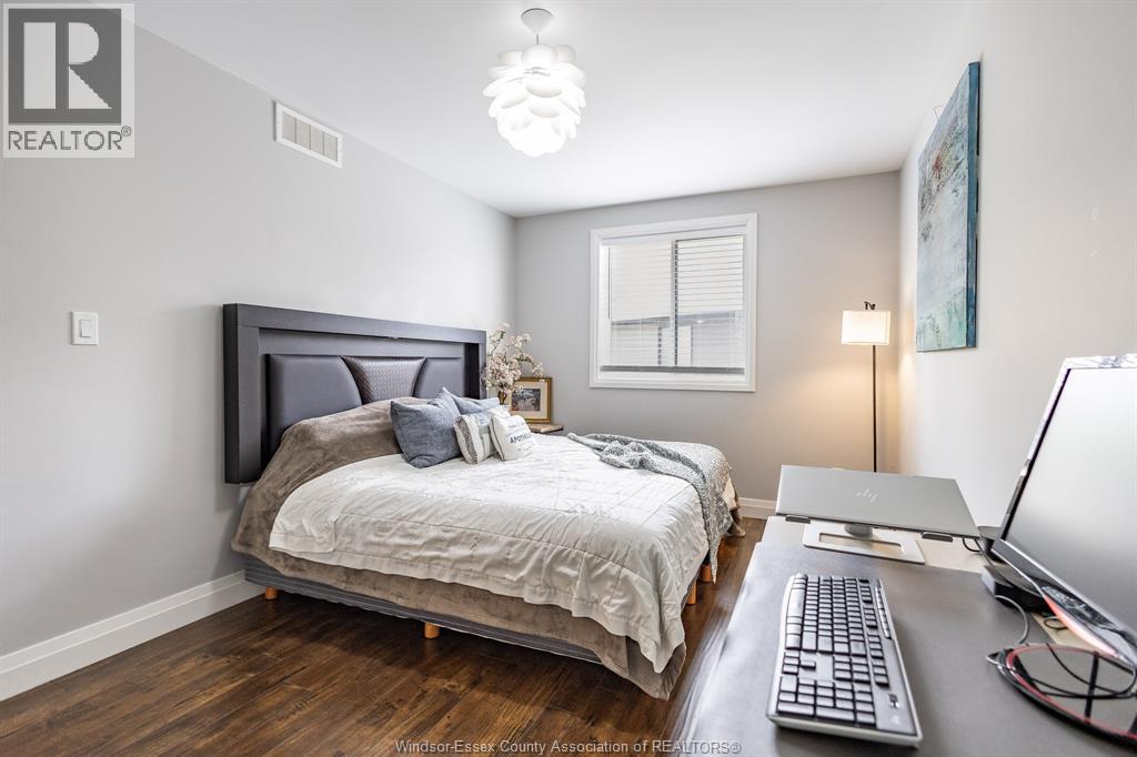 257 ROBINSON AVENUE - 29