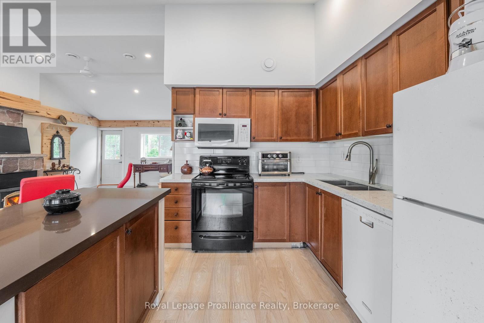 75 HOUSTON LANE - 31