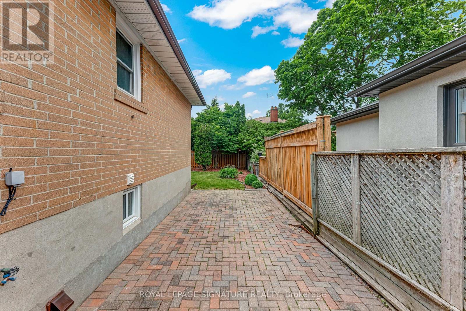 43 VIAMEDE CRESCENT - 32