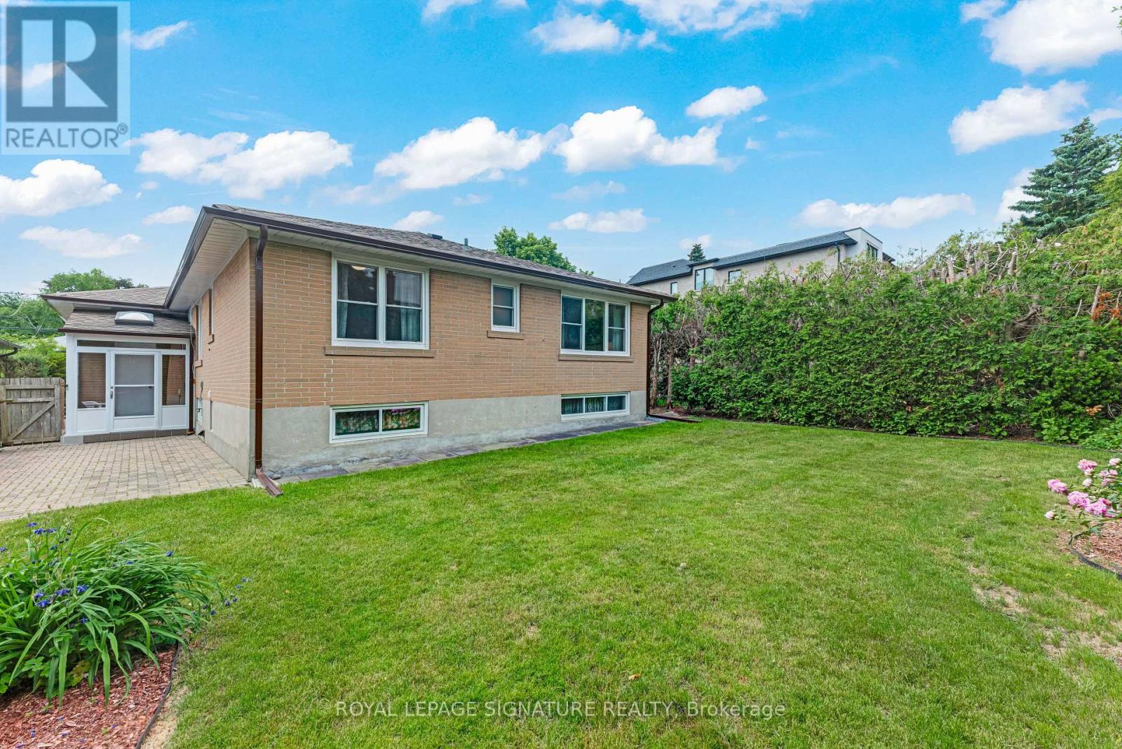 43 VIAMEDE CRESCENT - 33