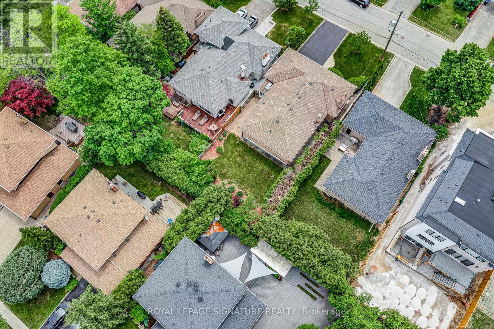 43 VIAMEDE CRESCENT - 38